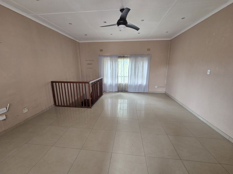 Spacious Family Home With Business Potential - Photo 9