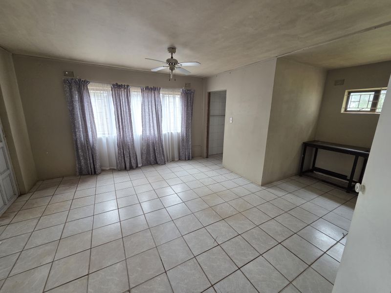 Spacious Family Home With Business Potential - Photo 7