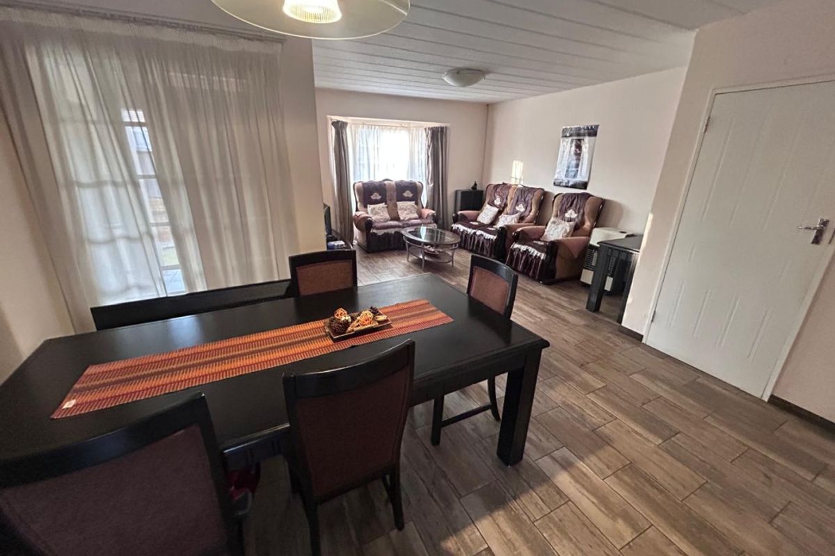 Lovely 3-Bedroom Duplex with Private Garden in Secure Complex - Photo 5