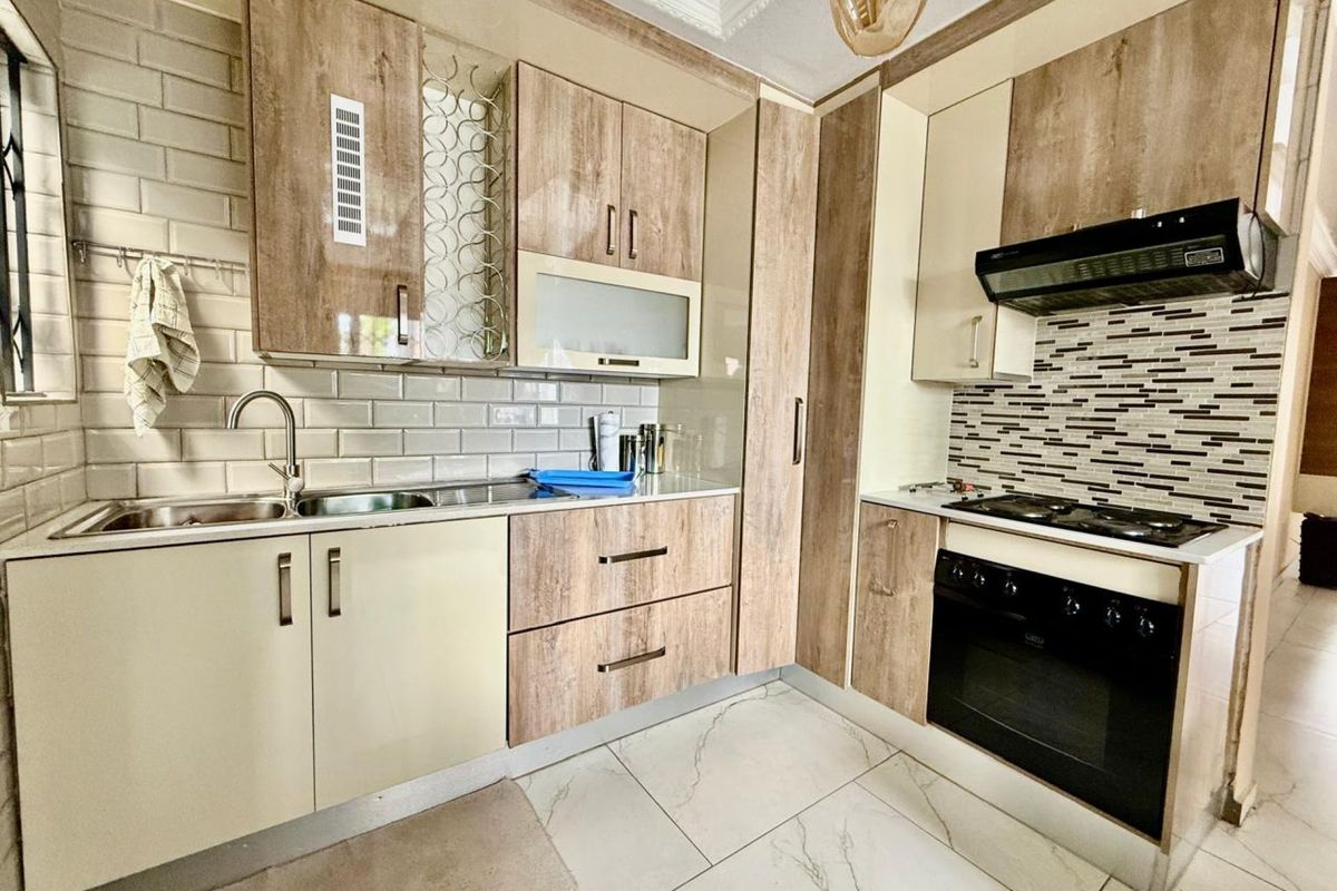 Beautiful Three-Bedroom Family Home in Chantelle with Self-Contained Cottage - Photo 3