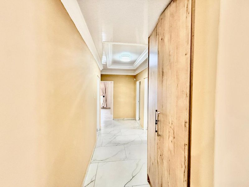 Beautiful Three-Bedroom Family Home in Chantelle with Self-Contained Cottage - Photo 9