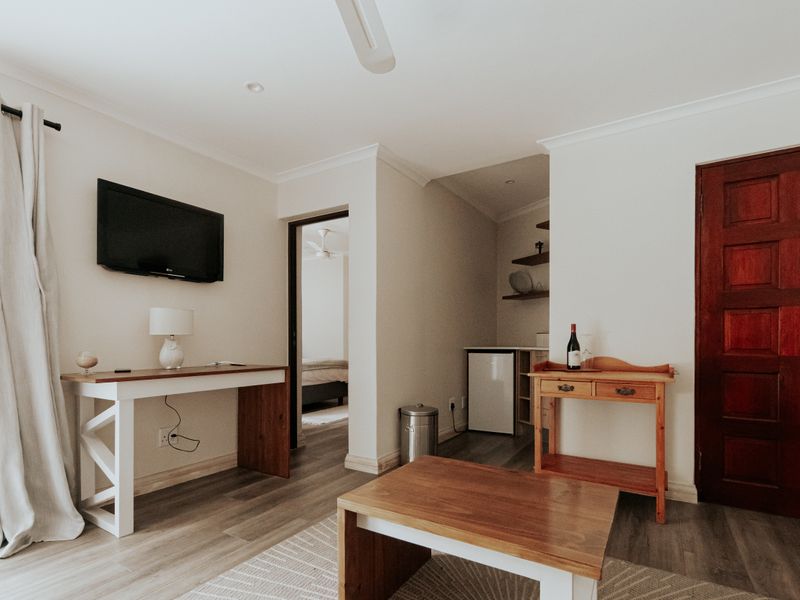 Prime Income-Generating property with excellent main road visibility. - Photo 2