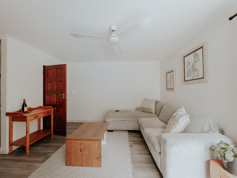 Prime Income-Generating property with excellent main road visibility. - Photo 3