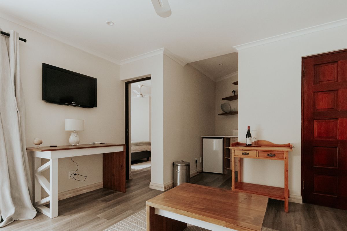 Prime Income-Generating property with excellent main road visibility. - Photo 2