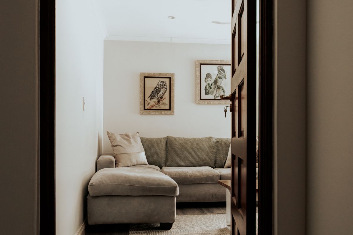 Prime Income-Generating property with excellent main road visibility. - Photo 4