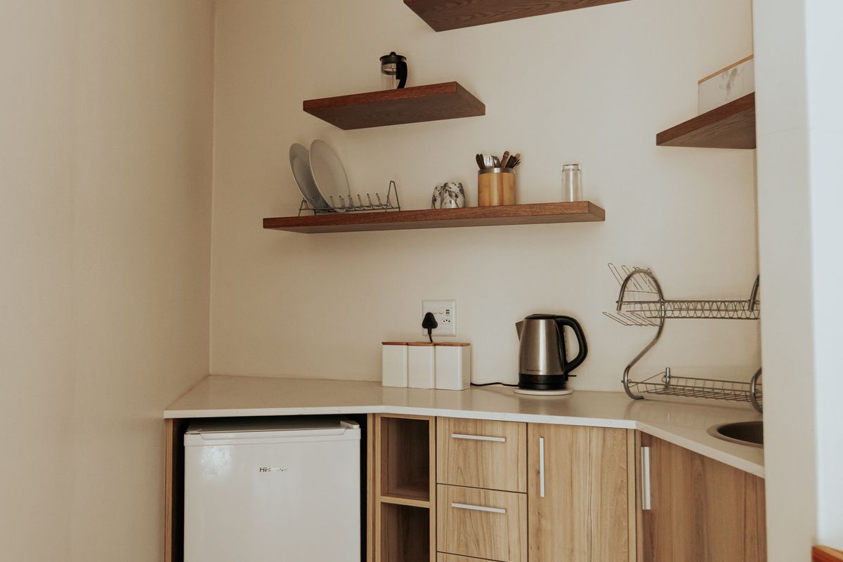 Prime Income-Generating property with excellent main road visibility. - Photo 5