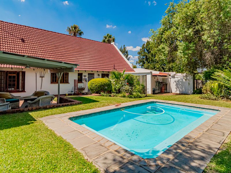 Prime Income-Generating property with excellent main road visibility. - Photo 1
