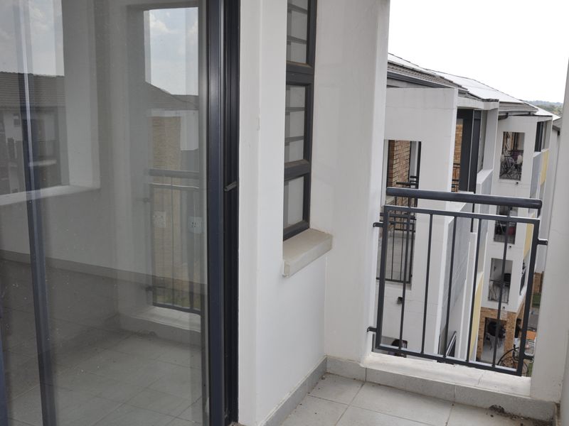 Modern Living Meets Prime Location in Amberfield City - Photo 9