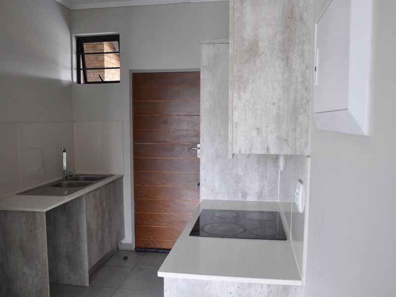 Modern Living Meets Prime Location in Amberfield City - Photo 3