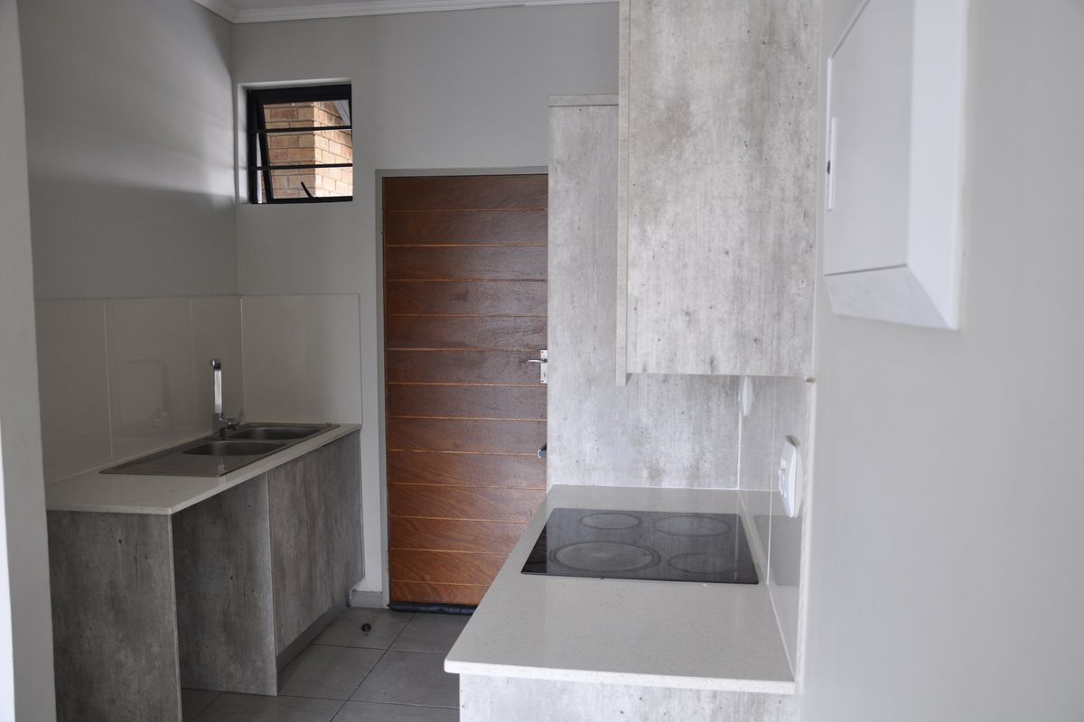 Modern Living Meets Prime Location in Amberfield City - Photo 3