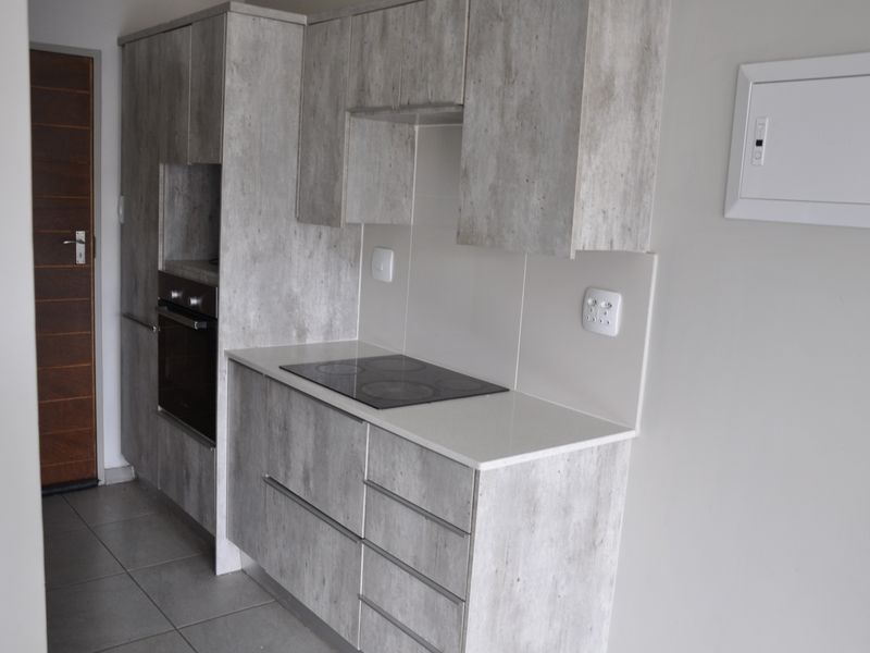 Modern Living Meets Prime Location in Amberfield City - Photo 4