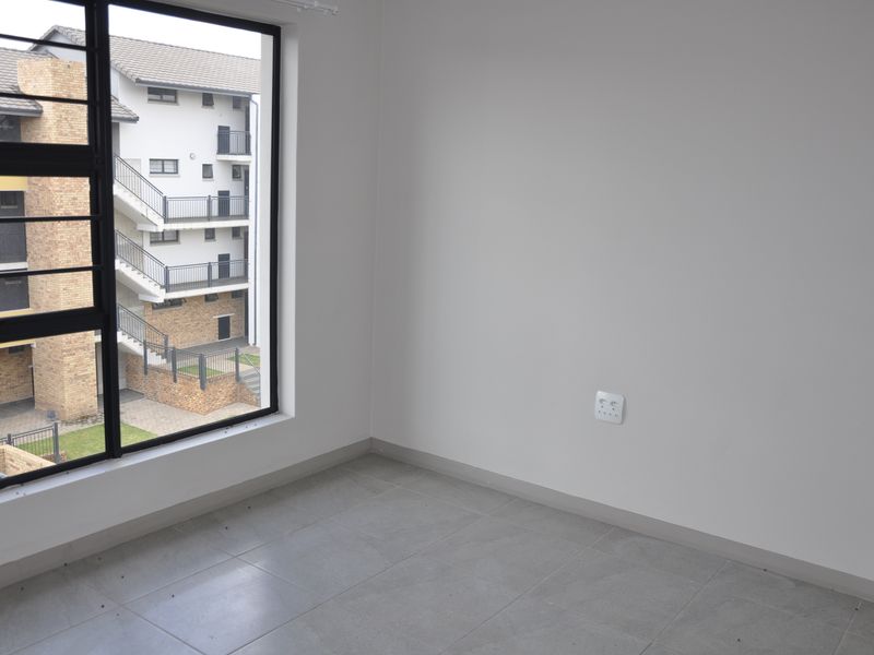 Modern Living Meets Prime Location in Amberfield City - Photo 10