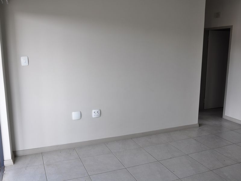 Modern Living Meets Prime Location in Amberfield City - Photo 5
