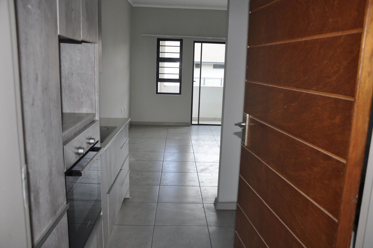 Modern Living Meets Prime Location in Amberfield City - Photo 2