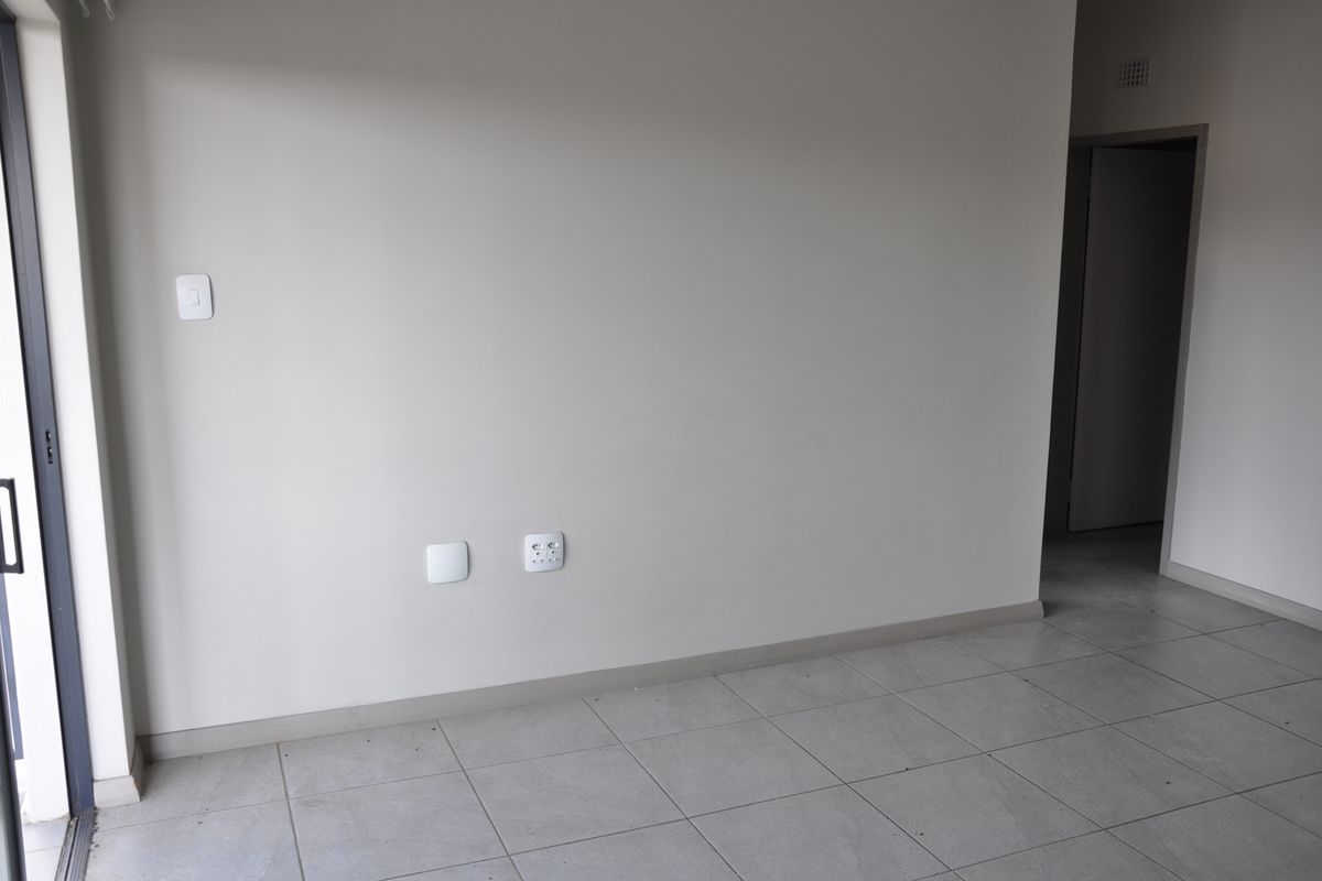 Modern Living Meets Prime Location in Amberfield City - Photo 5
