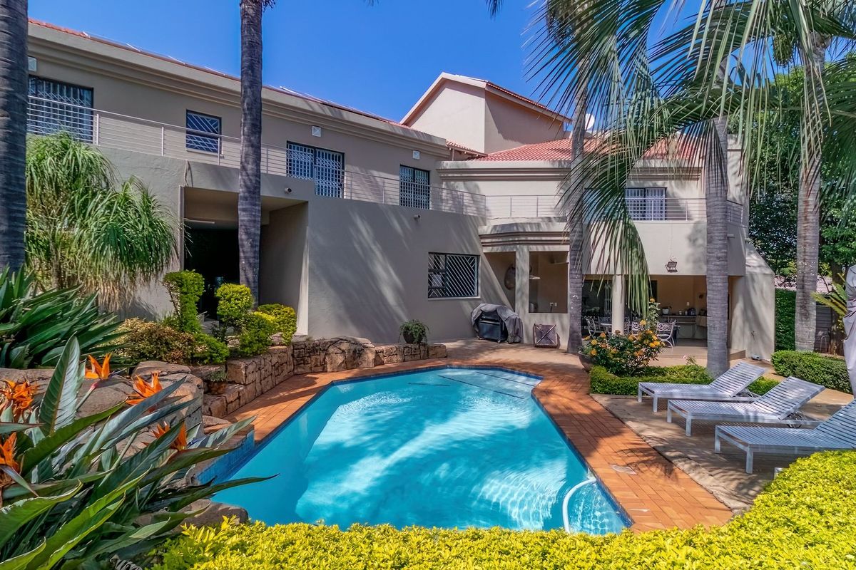 Upper Bedfordview Family Home within a Gated Road Enclosure - Photo 3