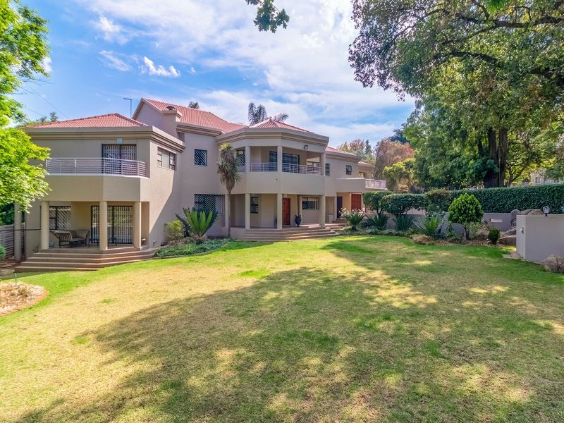Upper Bedfordview Family Home within a Gated Road Enclosure - Photo 2