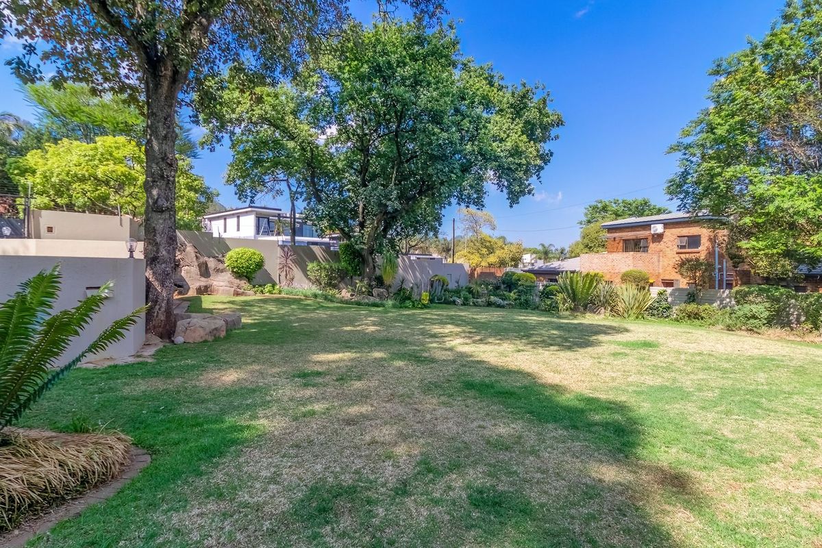 Upper Bedfordview Family Home within a Gated Road Enclosure - Photo 4