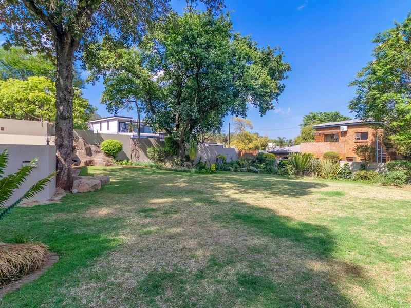 Upper Bedfordview Family Home within a Gated Road Enclosure - Photo 4
