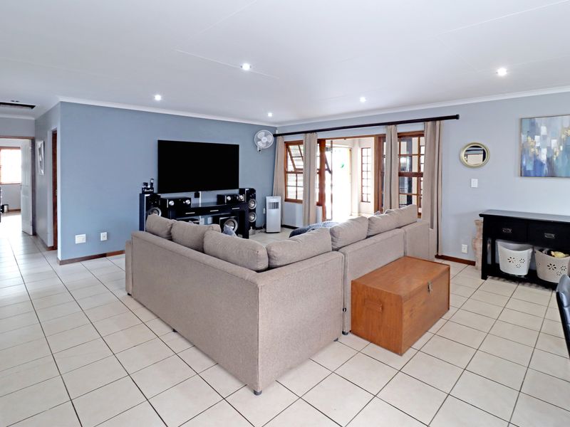 SINGLE STORY - RARE GEM! - Photo 8