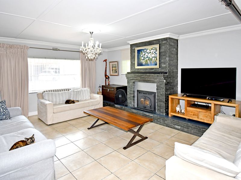 Versatile investment property with strong rental income. - Photo 9