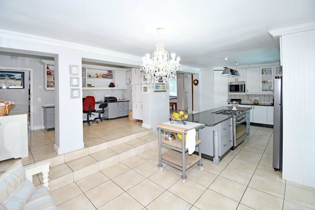 Versatile investment property with strong rental income. - Photo 3