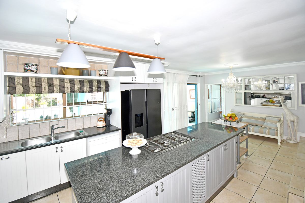 Versatile investment property with strong rental income. - Photo 2