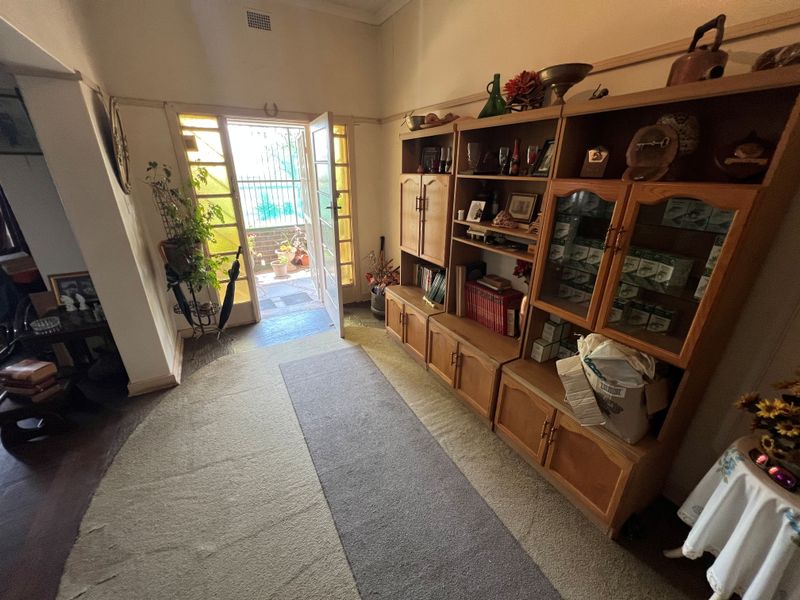 Charming 3-bedroom house with flatlet for sale in Freemanville, Klerksdorp - Perfect for investment! - Photo 5