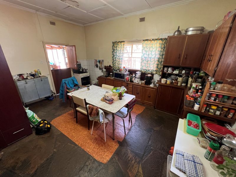 Charming 3-bedroom house with flatlet for sale in Freemanville, Klerksdorp - Perfect for investment! - Photo 10
