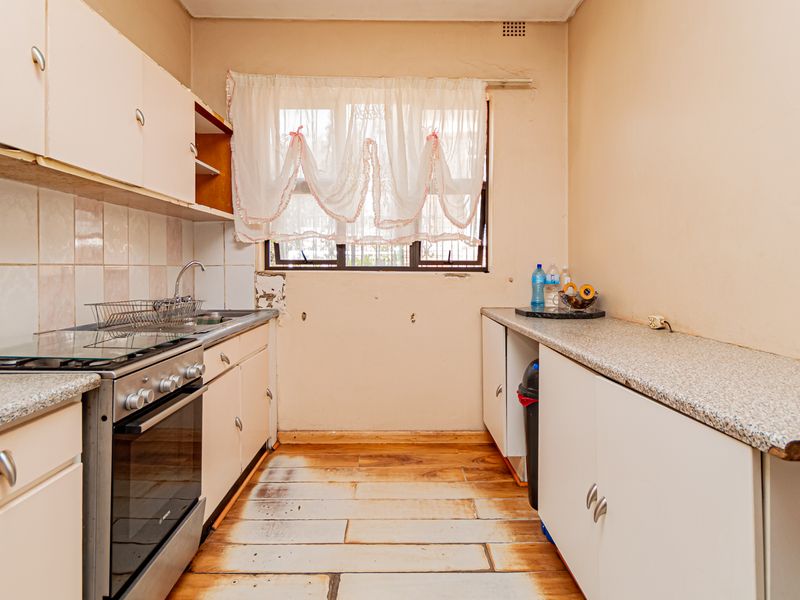Great value , great location first time buyers - Photo 8