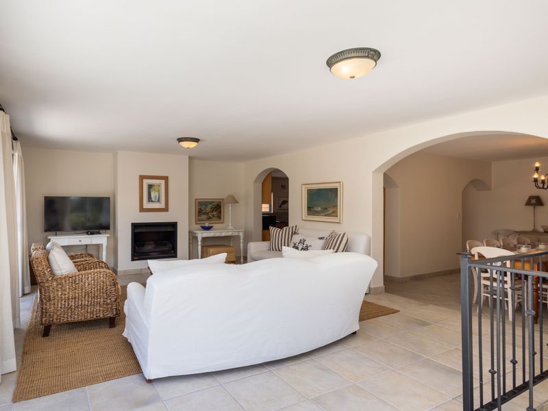 North-Facing Family Home Minutes from the Beach - Photo 5