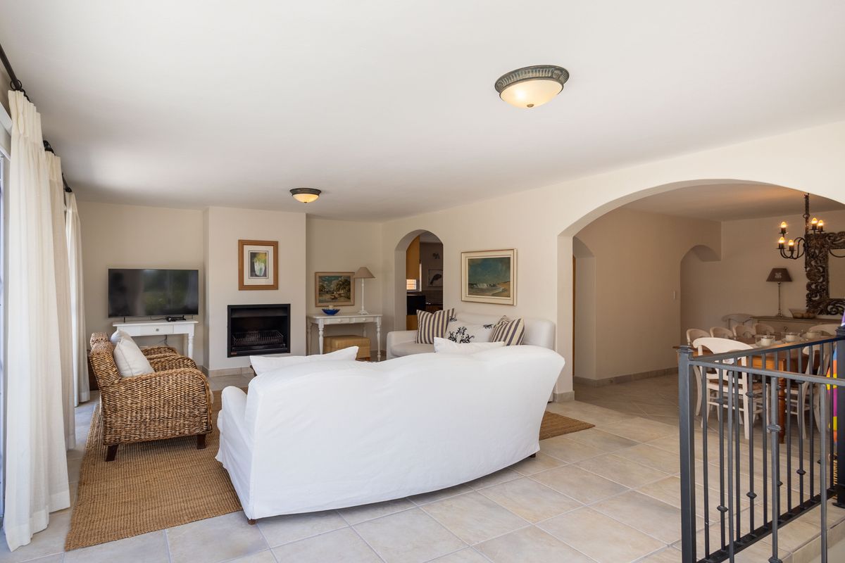 North-Facing Family Home Minutes from the Beach - Photo 5