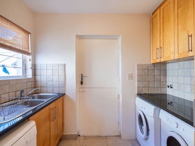 North-Facing Family Home Minutes from the Beach - Photo 10