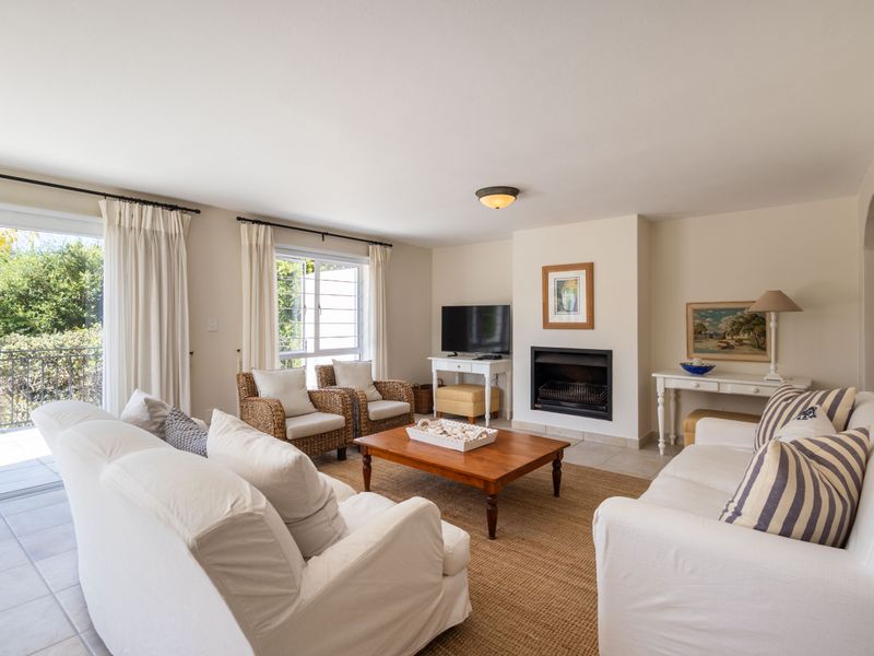 North-Facing Family Home Minutes from the Beach - Photo 4