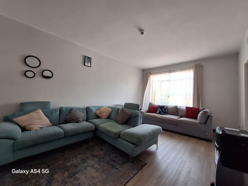 Flat For Sale In Durban - Photo 2