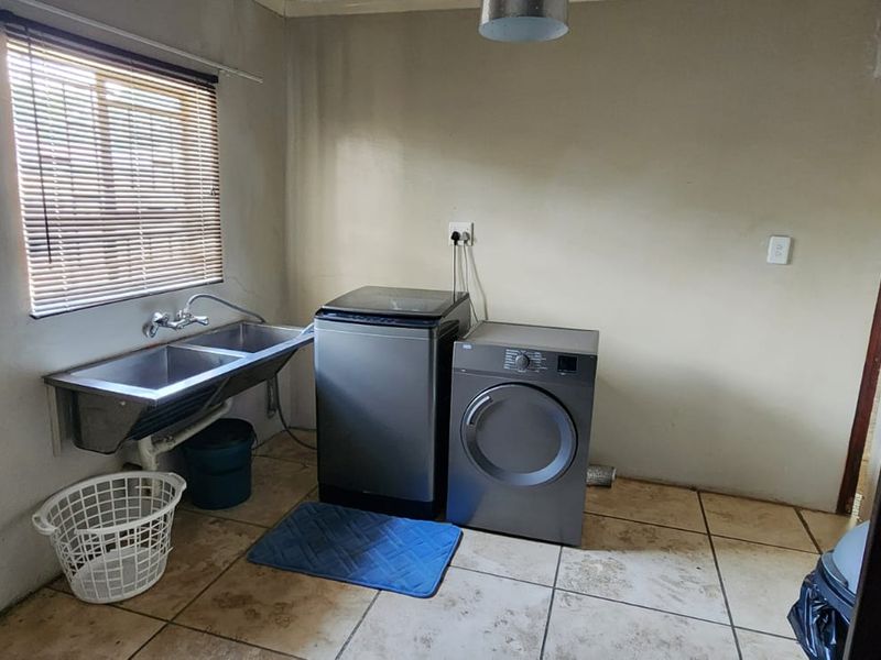 Dream family Home - Photo 3