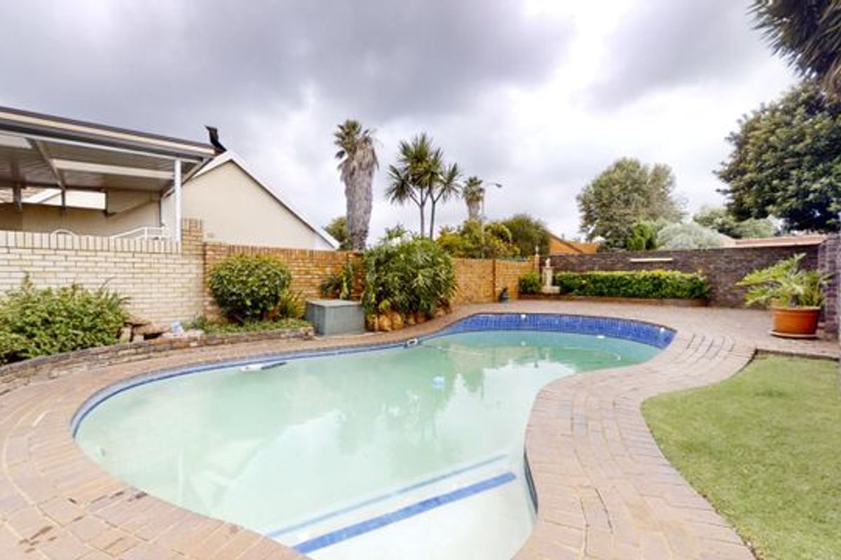 Live Luxury Non-Distressed Auction! Bidding to Start From R1 999 000!!! Beyersparks BEST - Photo 5