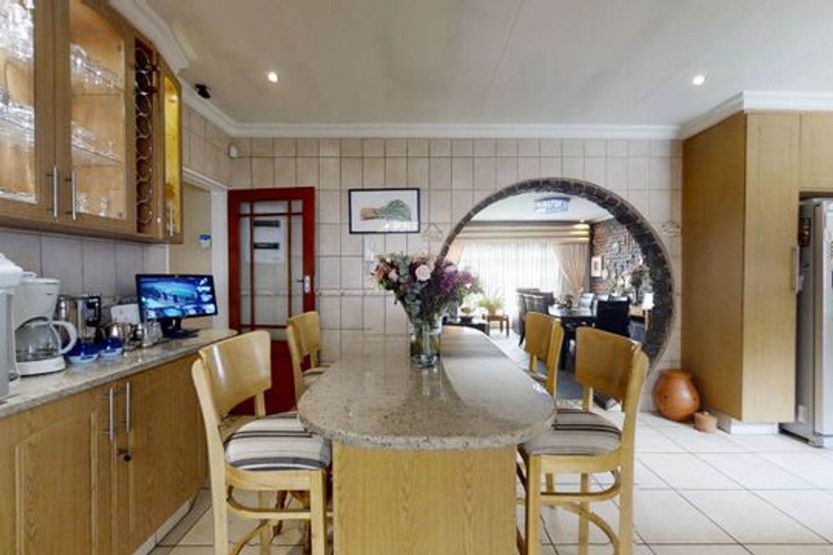 Live Luxury Non-Distressed Auction! Bidding to Start From R1 999 000!!! Beyersparks BEST - Photo 3