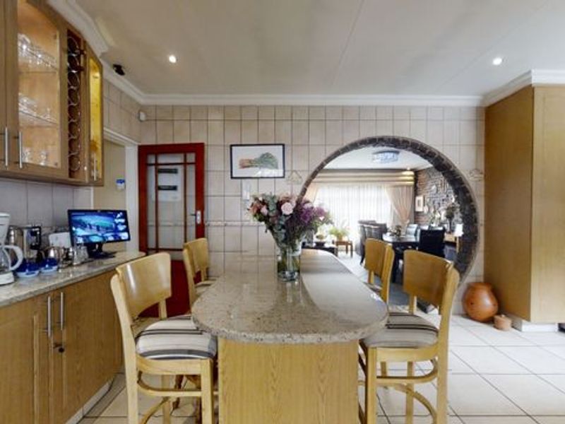 Live Luxury Non-Distressed Auction! Bidding to Start From R1 999 000!!! Beyersparks BEST - Photo 3
