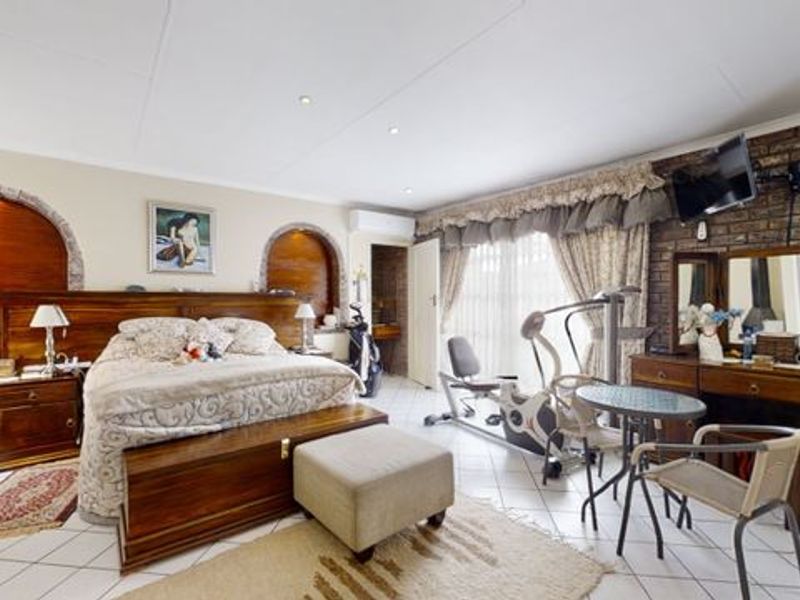 Live Luxury Non-Distressed Auction! Bidding to Start From R1 999 000!!! Beyersparks BEST - Photo 2