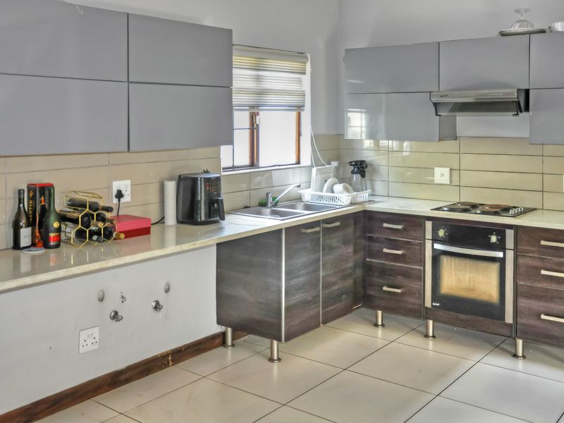 FASTEST SELLER: Stylish 2-Bed Duplex in Dekko Heights! - Photo 3