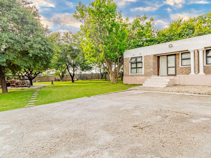 Secure and Convenient country living. - Photo 1