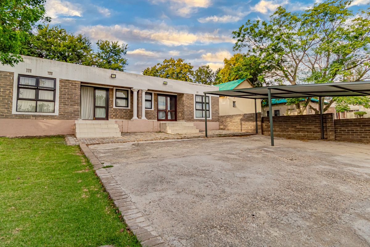 Secure and Convenient country living. - Photo 2