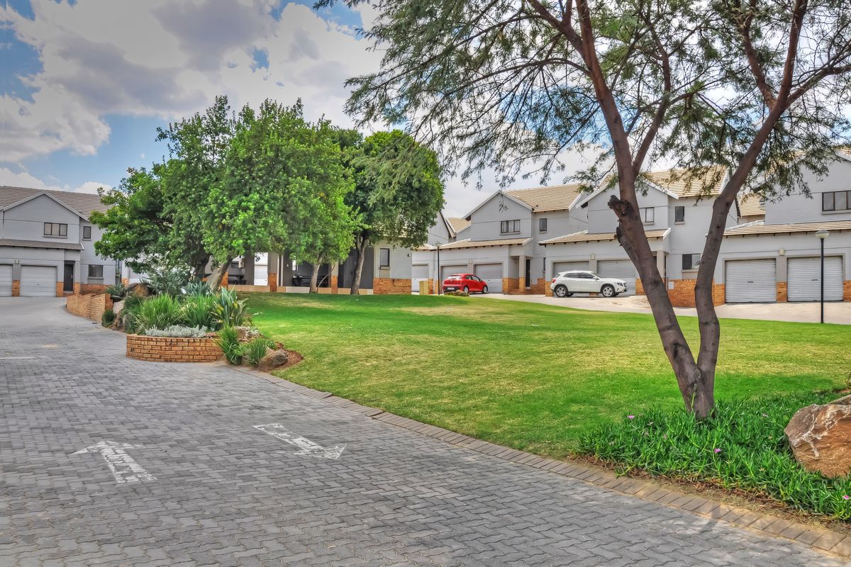 FASTEST SELLER: Stylish 2-Bed Duplex in Dekko Heights! - Photo 4