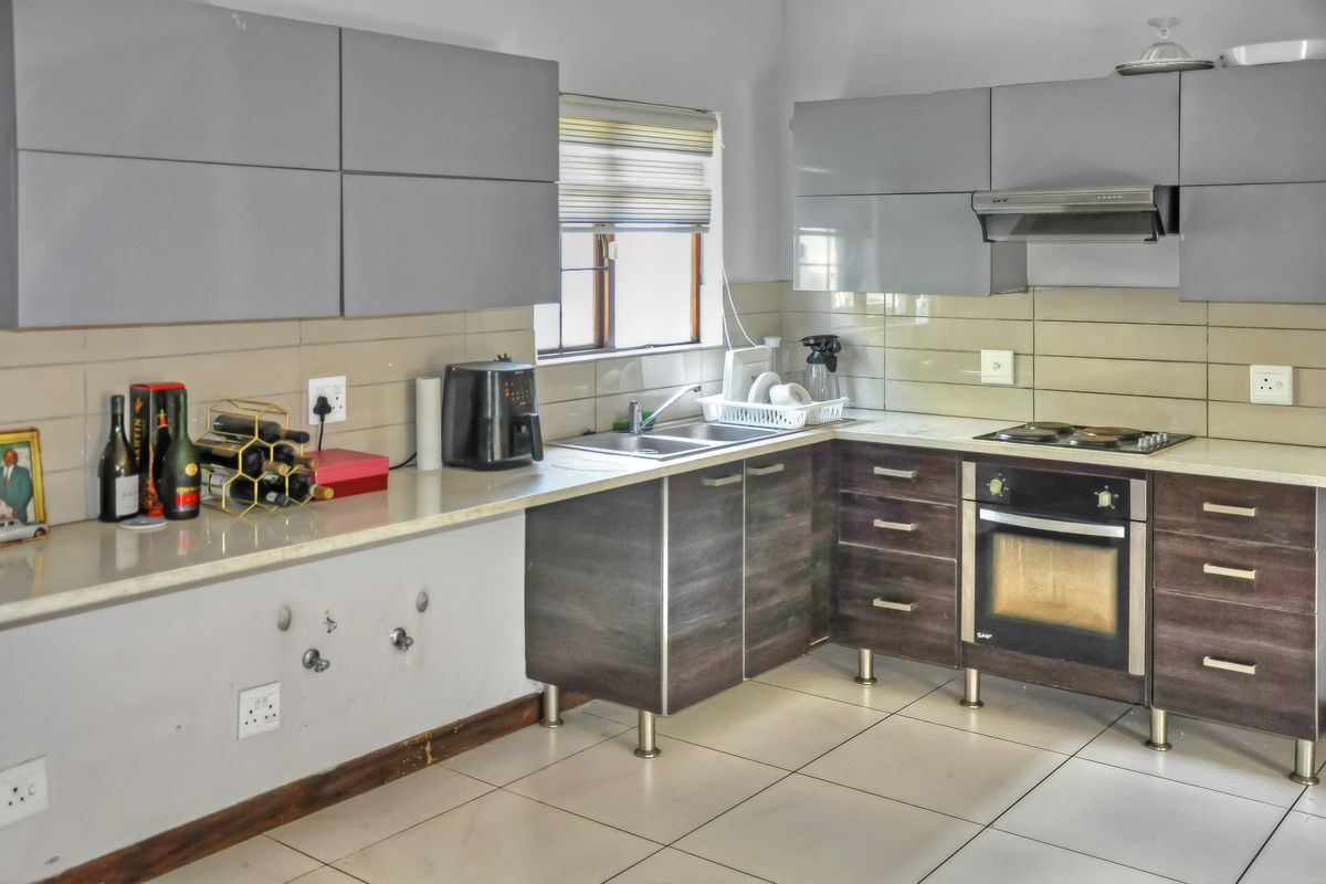 FASTEST SELLER: Stylish 2-Bed Duplex in Dekko Heights! - Photo 2