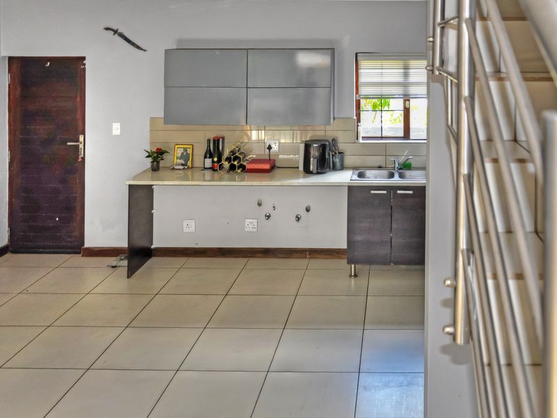 FASTEST SELLER: Stylish 2-Bed Duplex in Dekko Heights! - Photo 8
