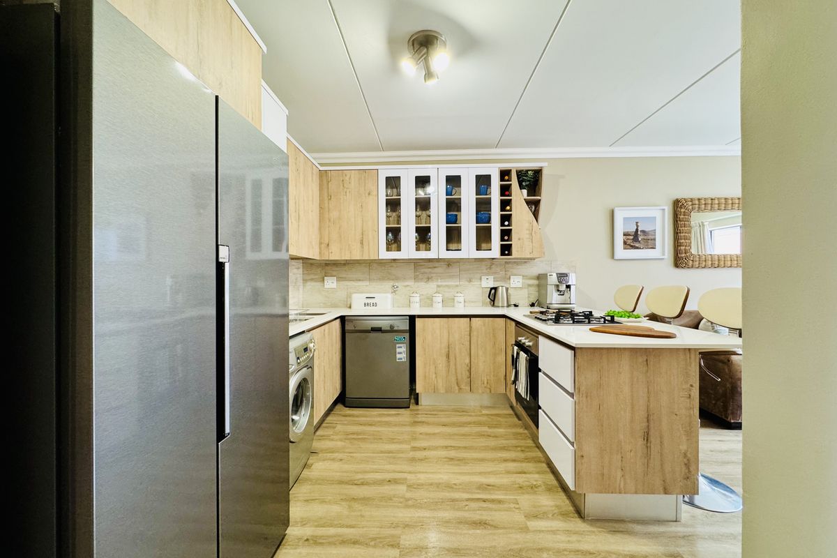 3 Bedroom Apartment for Sale in Roodepark Eco City 2! - Photo 2