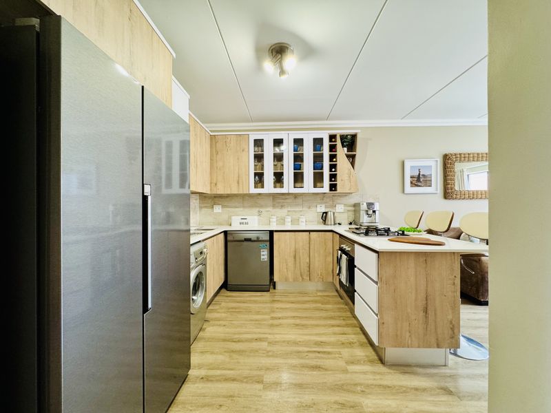 3 Bedroom Apartment for Sale in Roodepark Eco City 2! - Photo 2