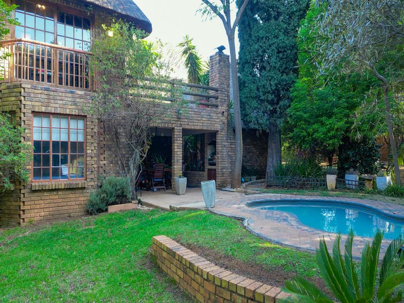 One property, Two Charming Homes, great for future investment. - Photo 5