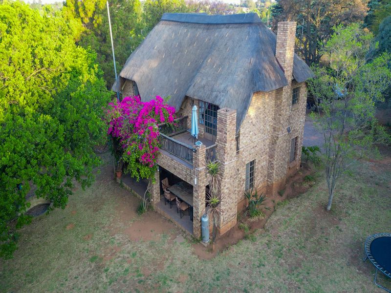 One property, Two Charming Homes, great for future investment. - Photo 6